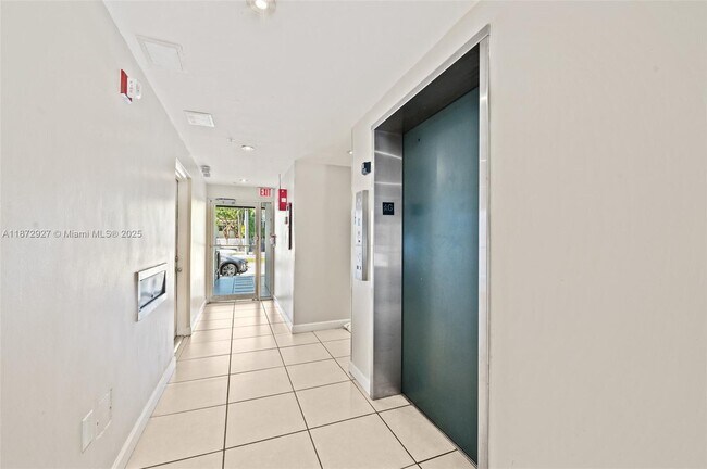 Building Photo - 3051 SW 27th Ave