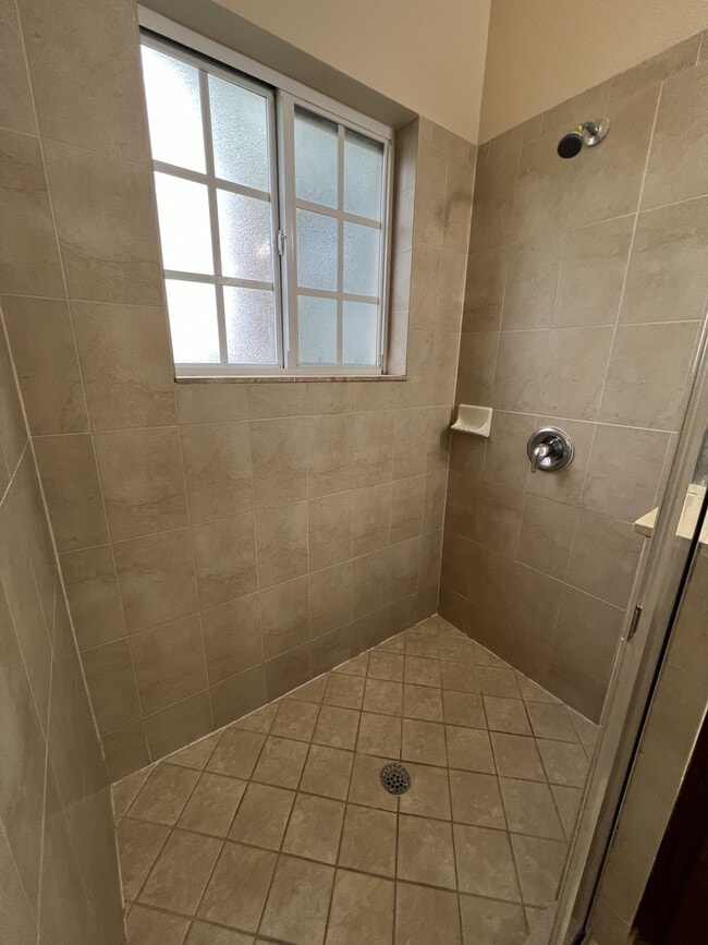 Building Photo - 3222 NW 31st Terrace