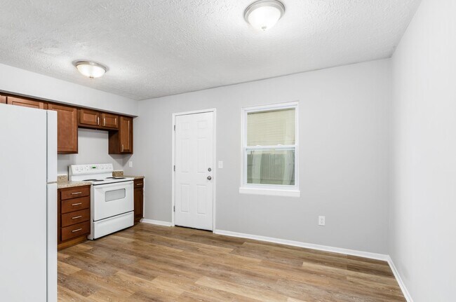 Building Photo - 2560-2566 Sandbury Blvd-2566