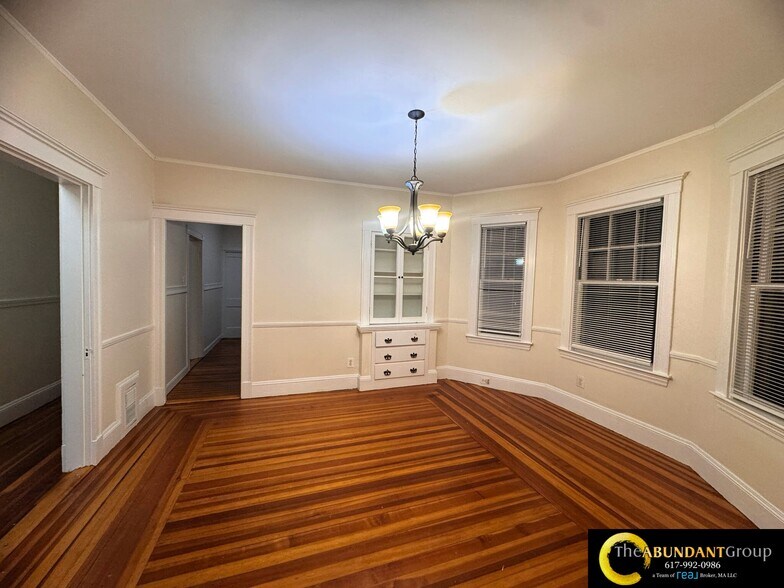 Building Photo - 11 Fairfield St