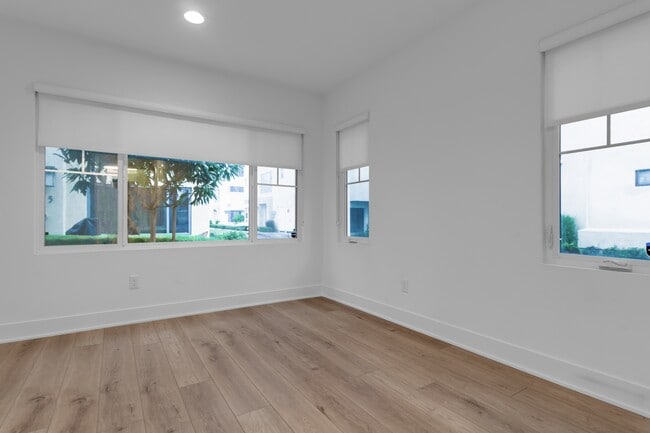 Building Photo - 2907 W Exposition Pl