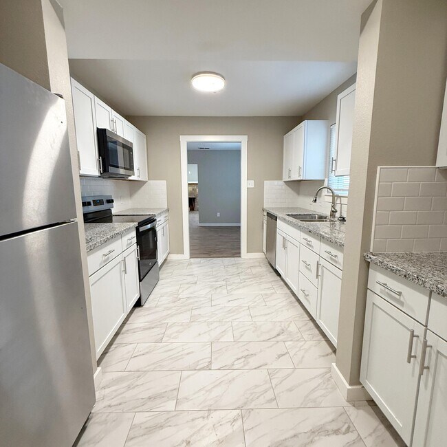 Building Photo - 2222 16th St