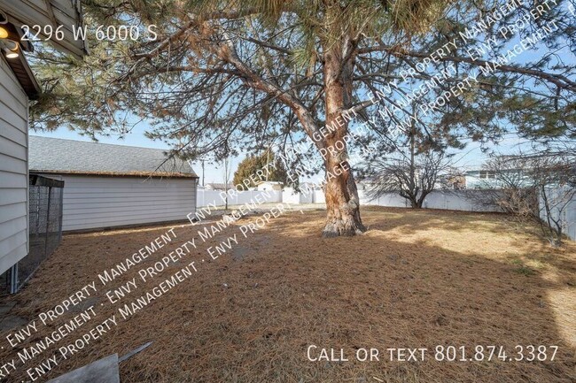 Building Photo - Spacious 3 Bed, 3 Bath Pet-Friendly Home w...