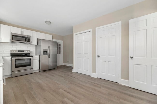 Building Photo - 804 Townsend Ave