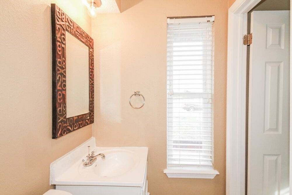 Building Photo - 501 S Bouziden Dr