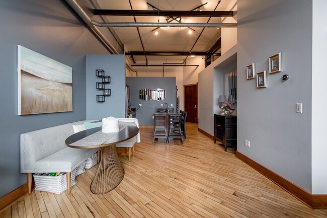 Dining Area - 2003 Brooklyn St