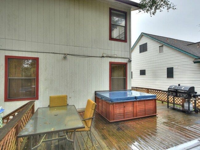 Building Photo - BEAUTIFUL 4 BEDROOM / 2.5 BATH HOME IN MAPLE RUN - FURNISHED