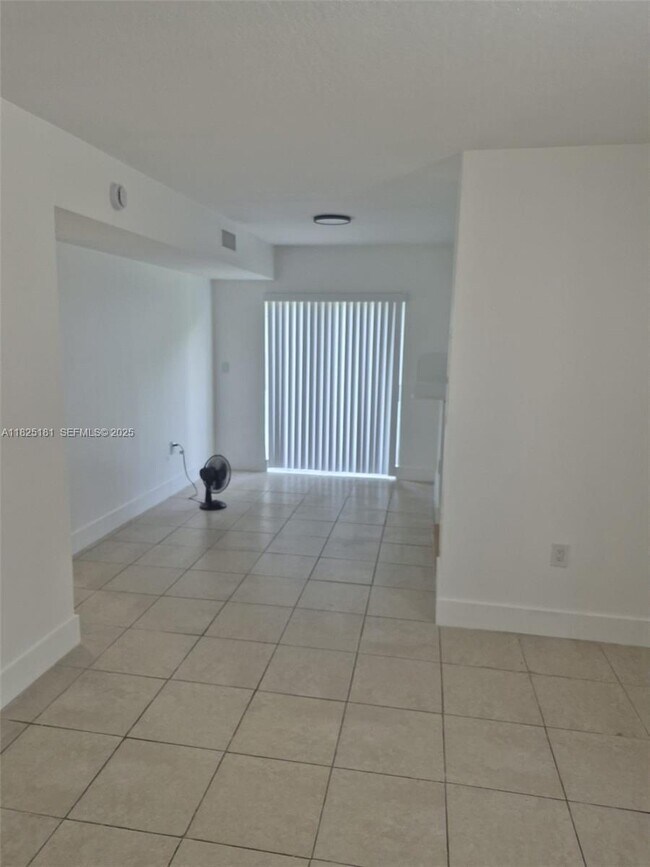 Building Photo - 2701 SE 12th Pl