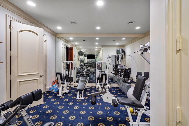 Building Photo - 981 Hillsboro Mile