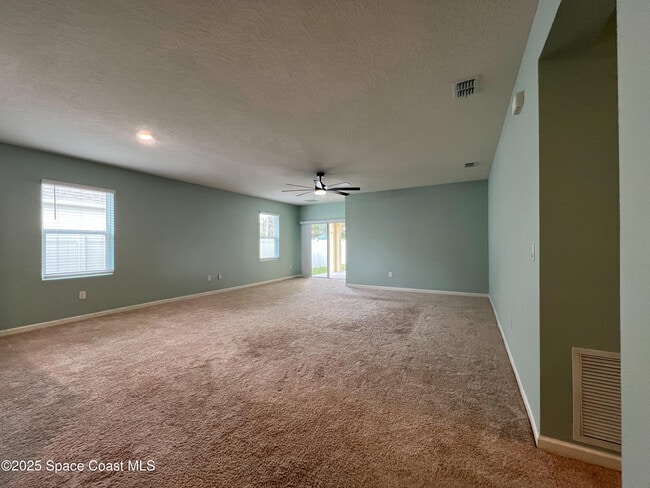 Building Photo - 590 Sorrento Dr