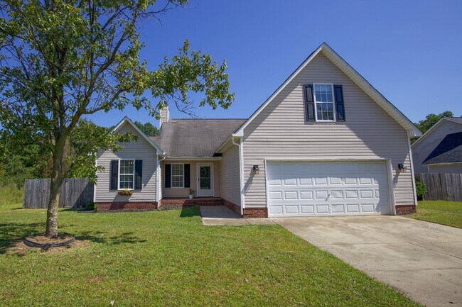 Primary Photo - Adorable 3 bedroom 2 bath + Bonus in Raeford