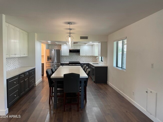 Building Photo - 4322 W Sandra Cir