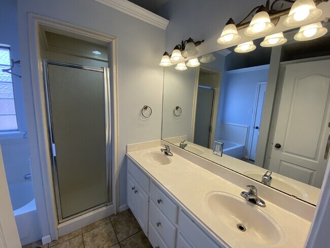 Building Photo - Spectacular 4 Bed 2 Bath in South Lubbock! Cooper School District!