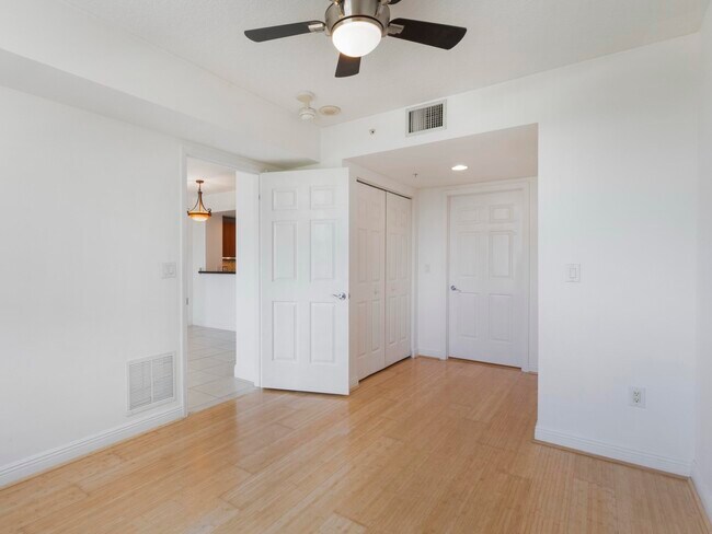 Building Photo - 610 Clematis St