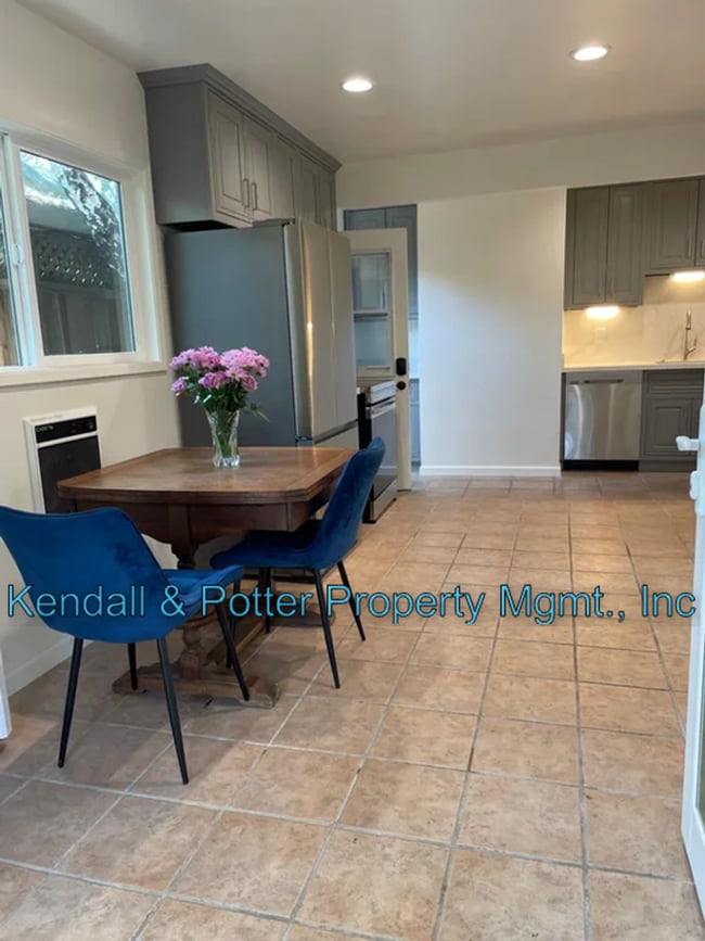 Building Photo - Remodeled Rio Del Mar 1 BR - Utilities Inc...