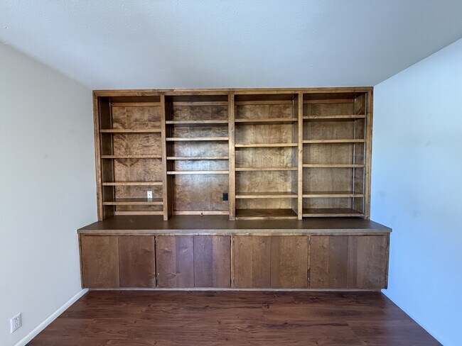 Building Photo - 2909 Cutler Ave NE