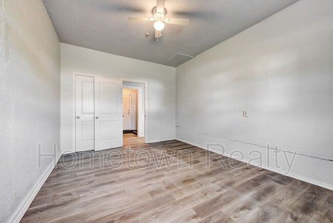 Building Photo - 412 Monroney Dr