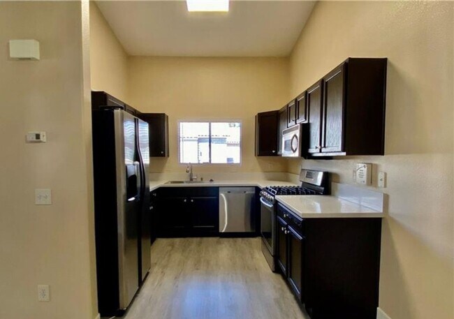 Building Photo - BEAUTIFUL SPACIOUS TOP FLOOR 2 BEDROOM & 2 FULL BATHROOM CONDO IN THE SOUTHWEST