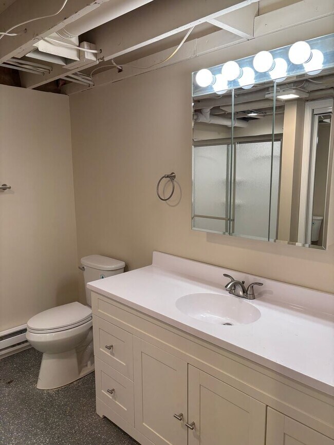 Building Photo - 3 Bedroom, 2.5 Bath Single Family Home w/2...