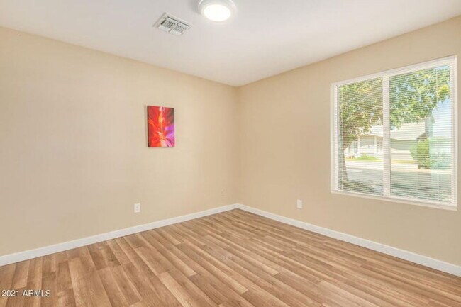 Building Photo - 7361 W Shangri La Rd