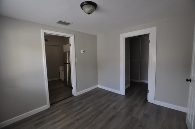 Building Photo - 914 23rd St W