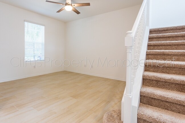 Building Photo - Beautiful Waterfront Home (4/3.5) in Grove...