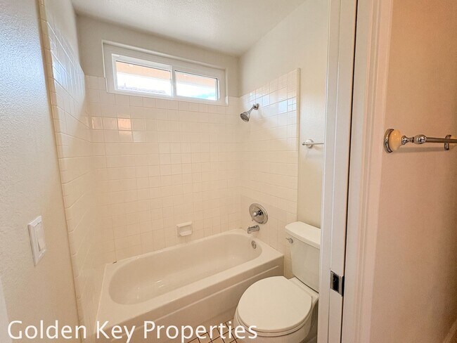 Building Photo - Welcome home to this spacious 4-bedroom, 3-bath home located in the Rancho Del Oro Community!