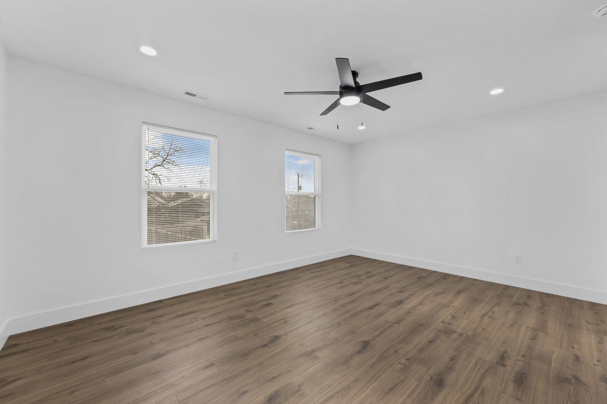 Building Photo - 212 E Morelia Ave