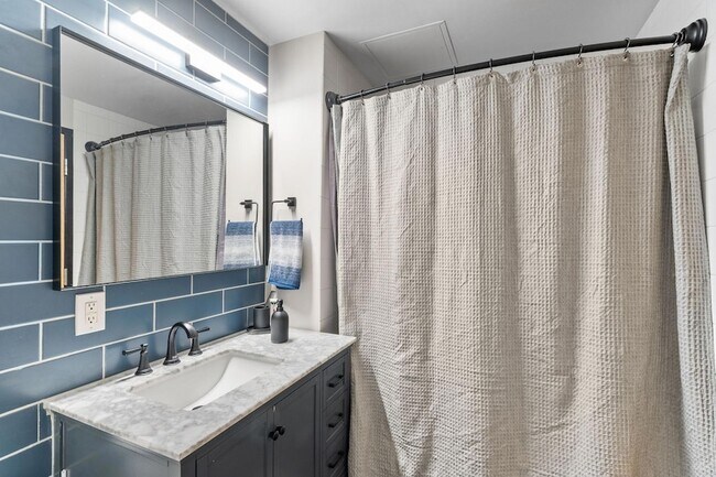 Building Photo - 720 N 4th St