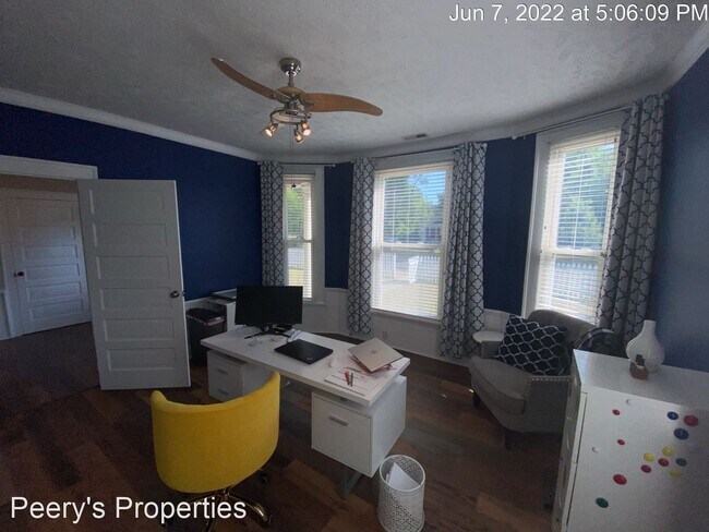 Building Photo - 2 br, 2 bath House - 207 E 3rd Street