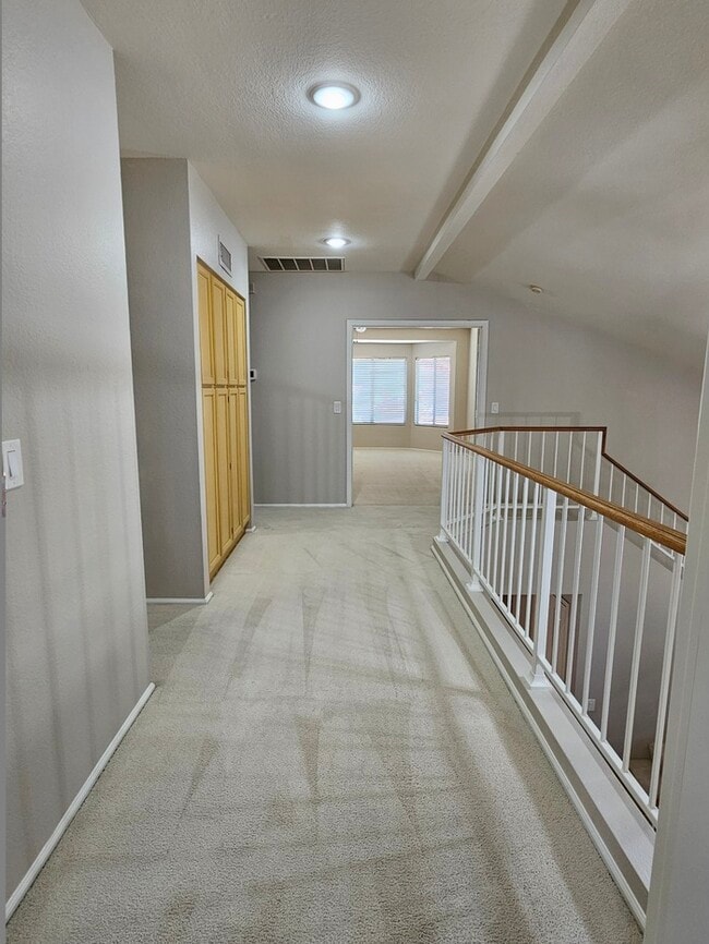 Building Photo - 5 Bedroom with Pool in Warner Ranch