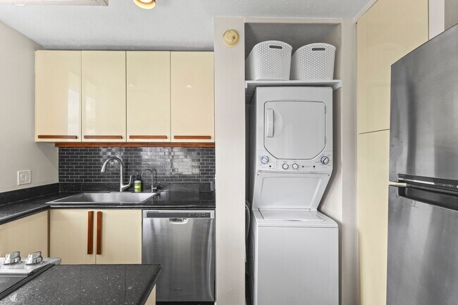 Building Photo - Wake Up to Stunning Mountain & Ala Wai Canal Views in the Heart of Waikiki