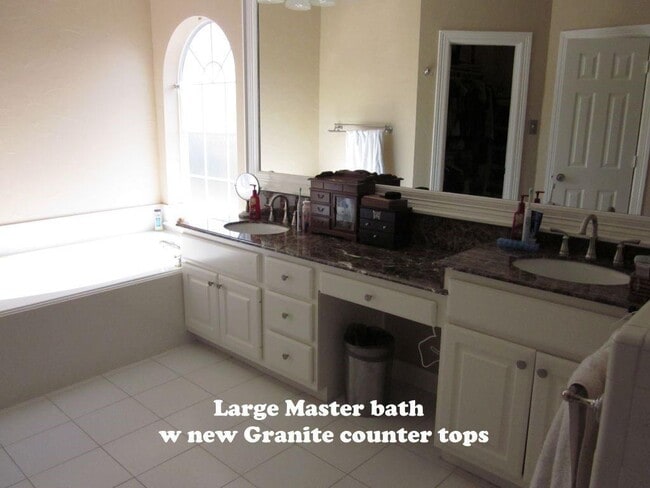 Building Photo - 1809 Crape Myrtle Cir