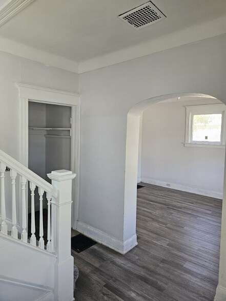Building Photo - 735 Woodland Ave