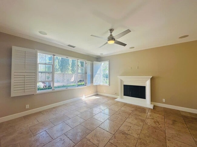 Building Photo - Single House Irvine