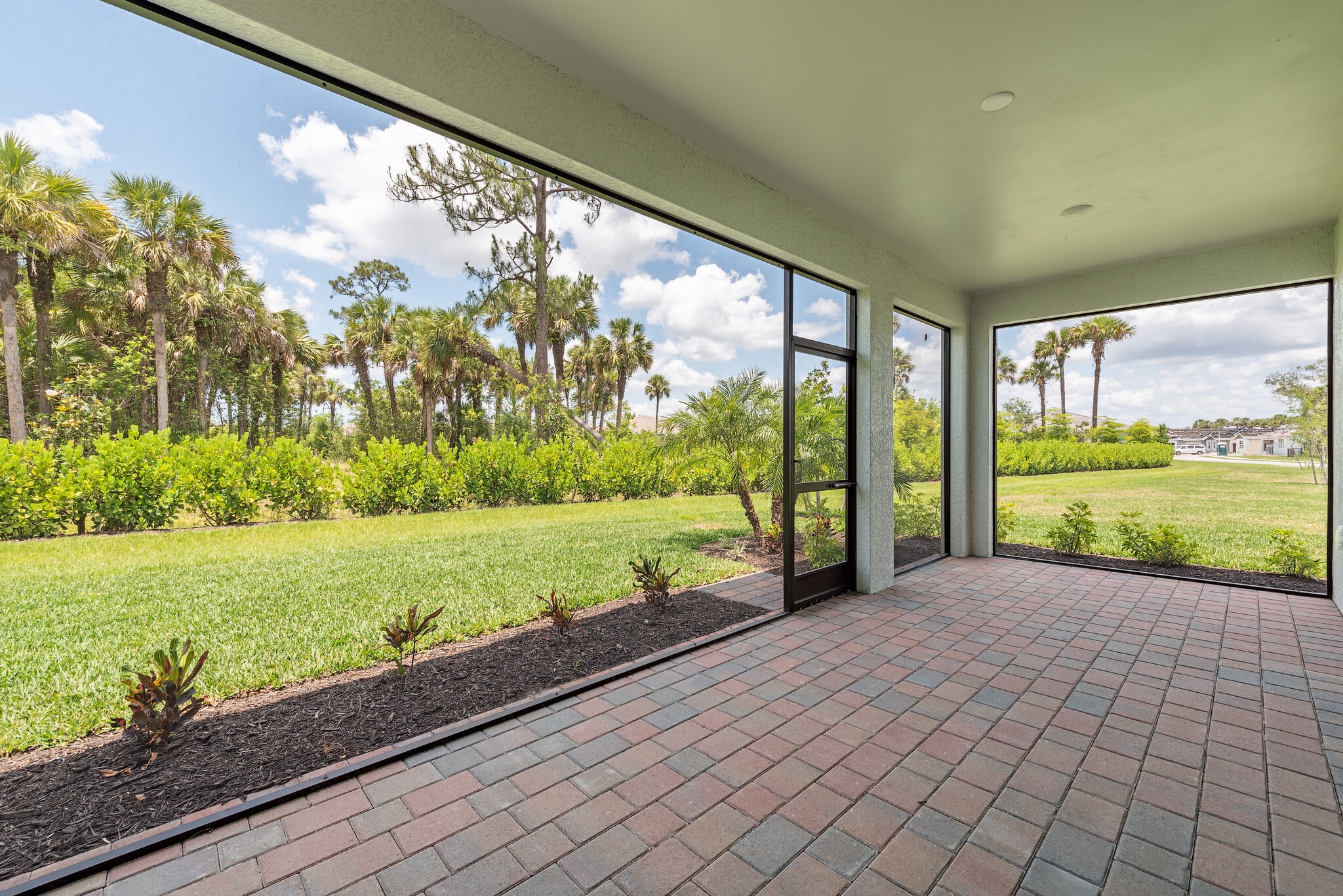 Building Photo - 339 Tamarindo Ln