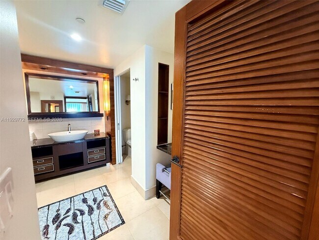 Building Photo - 6801 Collins Ave