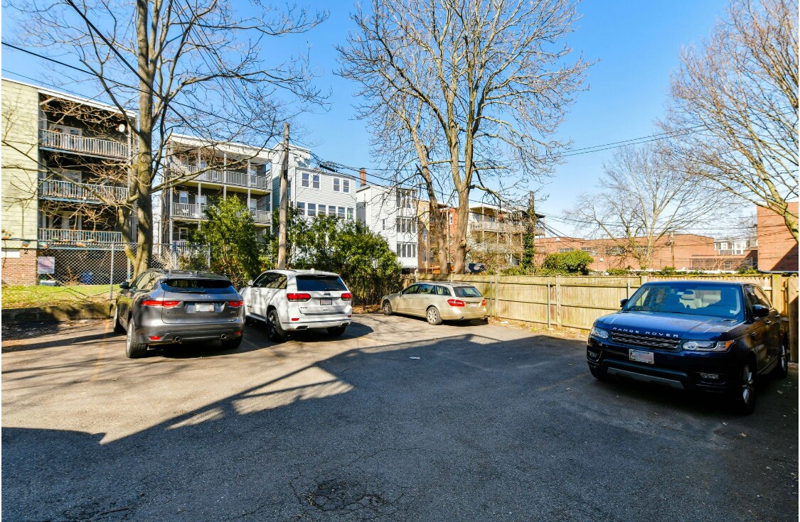 Parking - 846 E Broadway