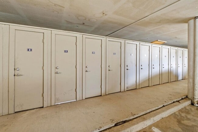 Building Photo - 503 Swanee Dr