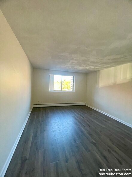 Building Photo - 24 Whites Ave