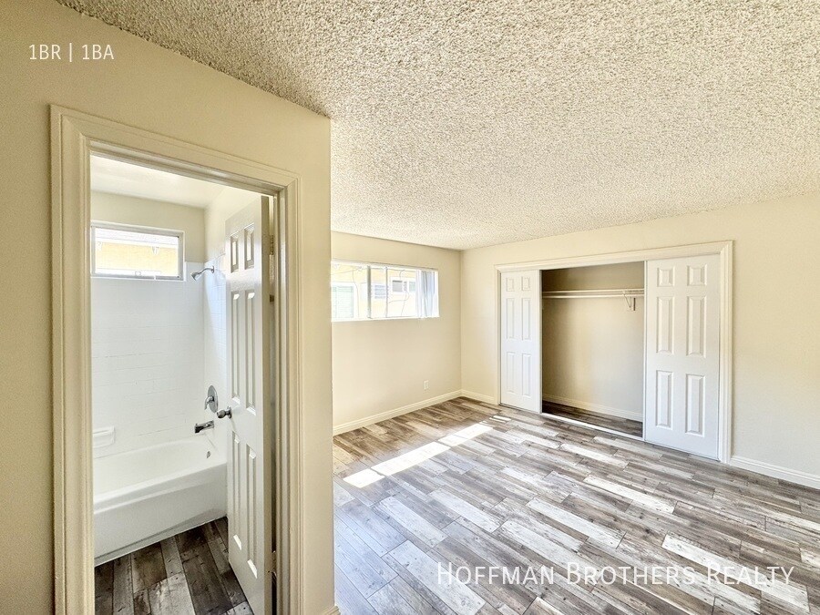 Building Photo - 20334 Saticoy St