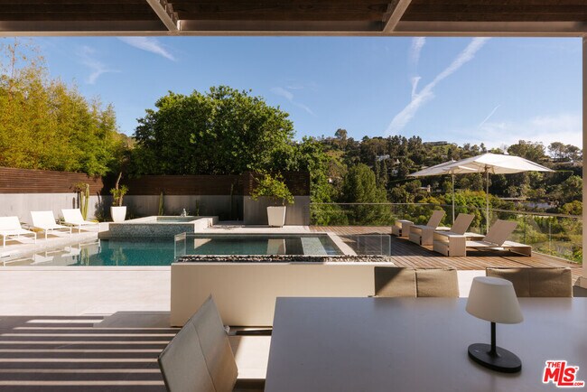 Building Photo - 2651 Nichols Canyon Rd