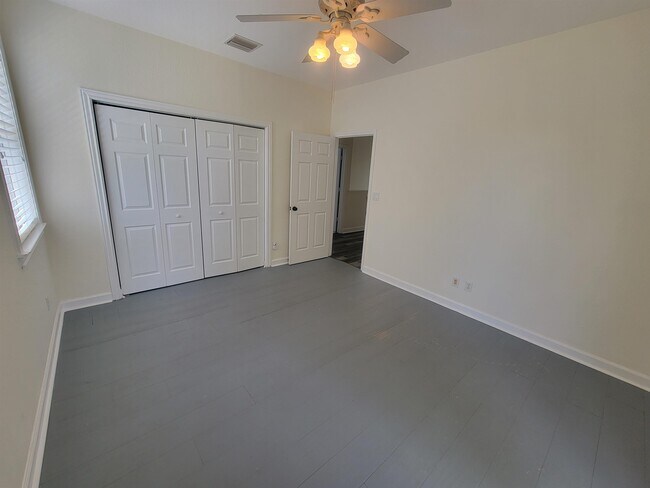 Building Photo - 3773 Overlook Dr