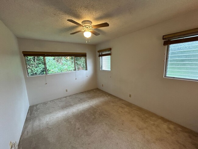 Building Photo - Spacious 2-bedroom unit now available at N...