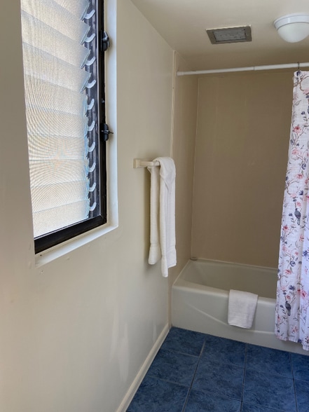 Building Photo - 511 Hahaione St