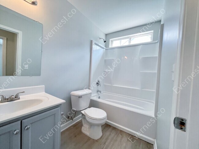 Building Photo - 4 Bed, 3 Bath Single Family Home with Garage Parking / Pet-Friendly / Vouchers Accepted / Availab...