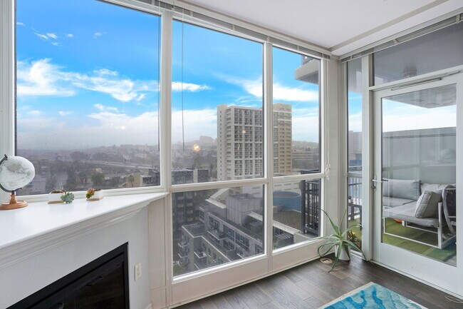 Building Photo - 300 W Beech St