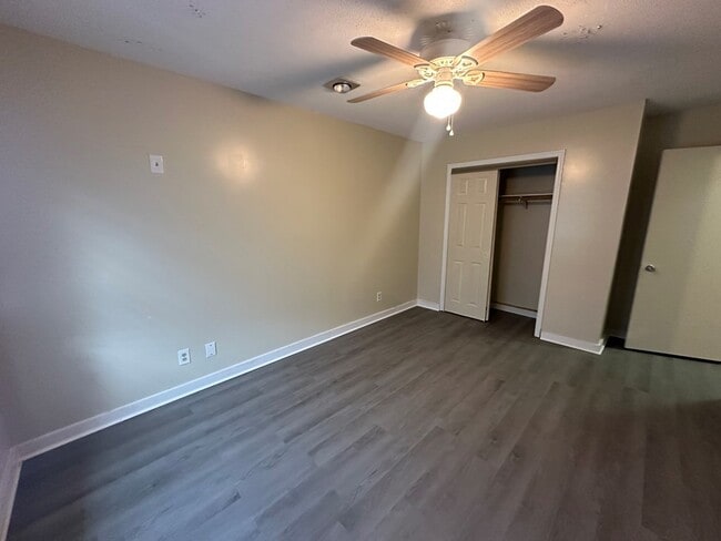 Building Photo - 827A Springfield Rd