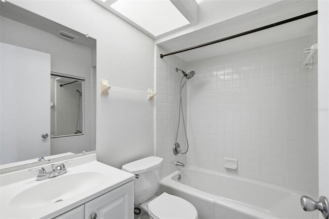 Building Photo - 8 Blakeport Ln