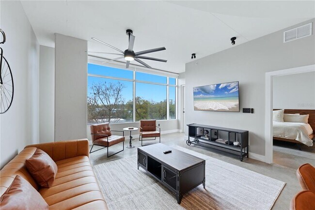 Building Photo - 525 E Jackson St